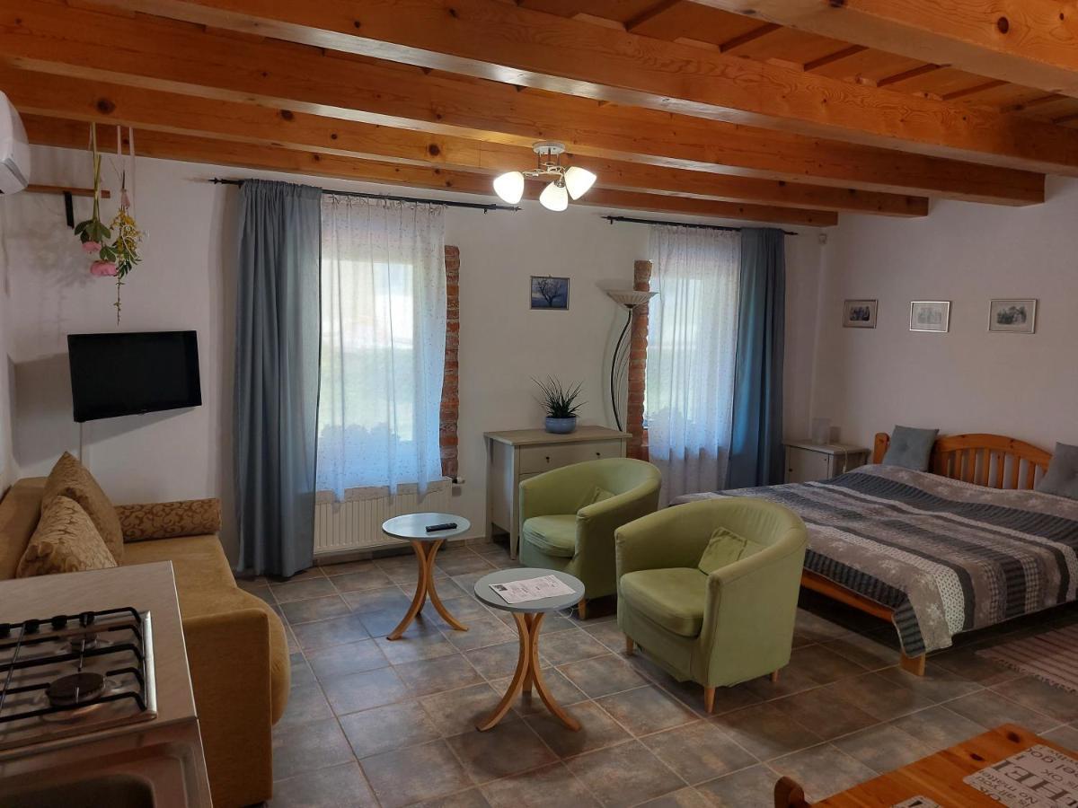 Negy Evszak Apartmanhaz 잘라카로쉬 외부 사진