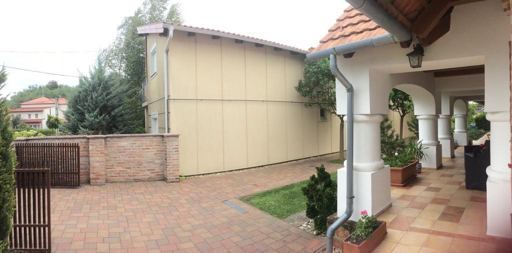 Negy Evszak Apartmanhaz 잘라카로쉬 외부 사진