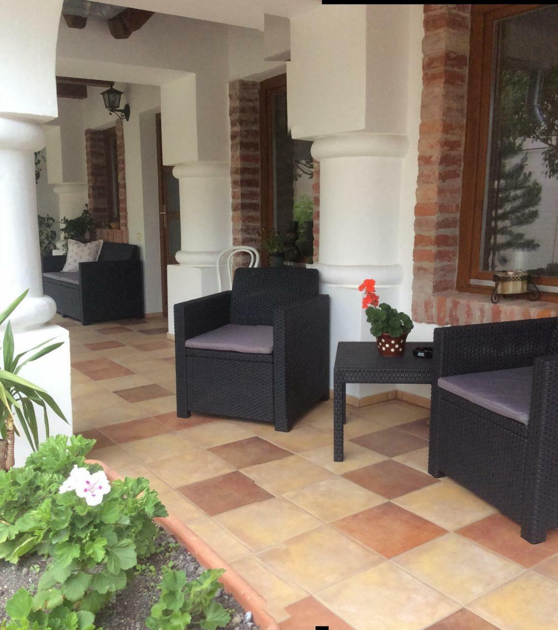 Negy Evszak Apartmanhaz 잘라카로쉬 외부 사진