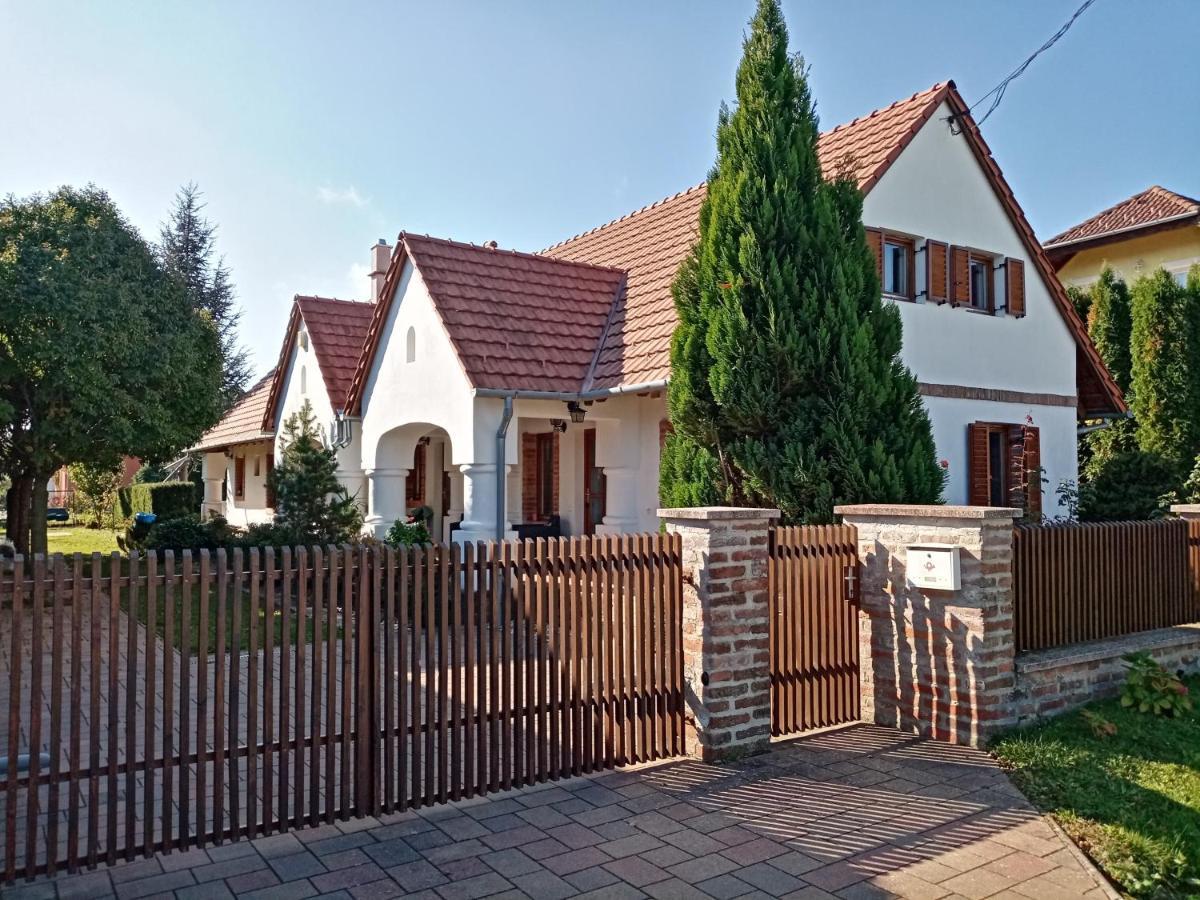 Negy Evszak Apartmanhaz 잘라카로쉬 외부 사진